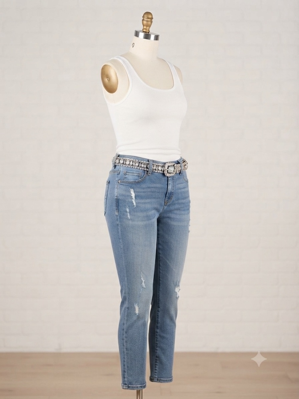 Seven7 Distressed Girlfriend Cropped Light Blue Ankle Jeans size 6